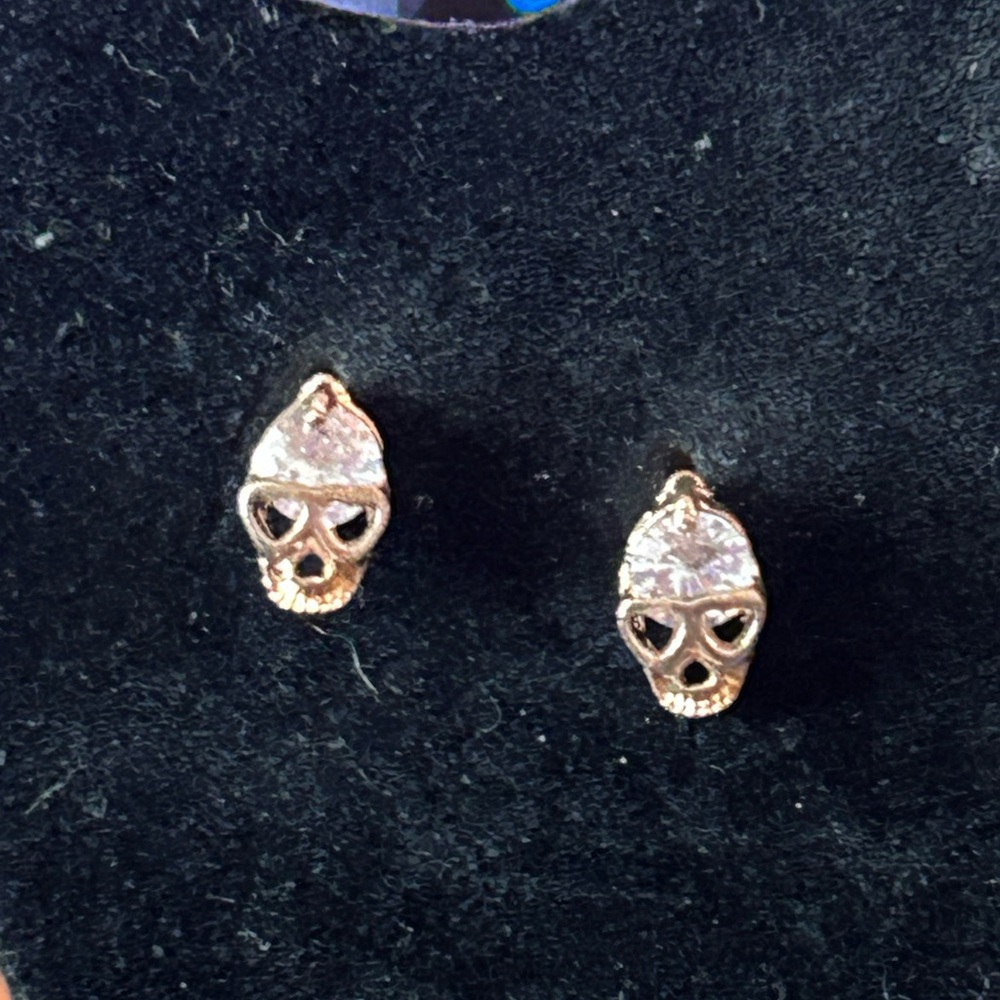 ❤️⭐ Cute Skull Earrings - Picture 4 of 5